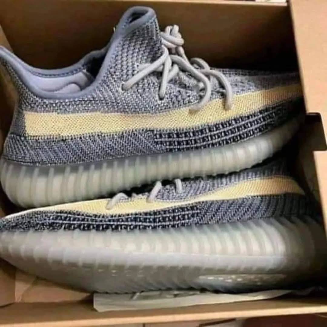 Yeezy Sneakers Pallets - Image 3