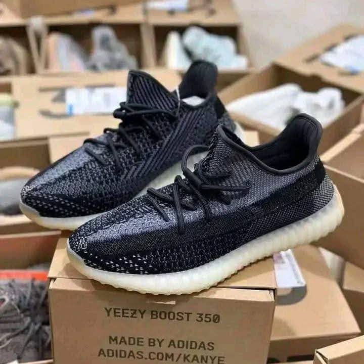 Yeezy Sneakers Pallets - Image 2