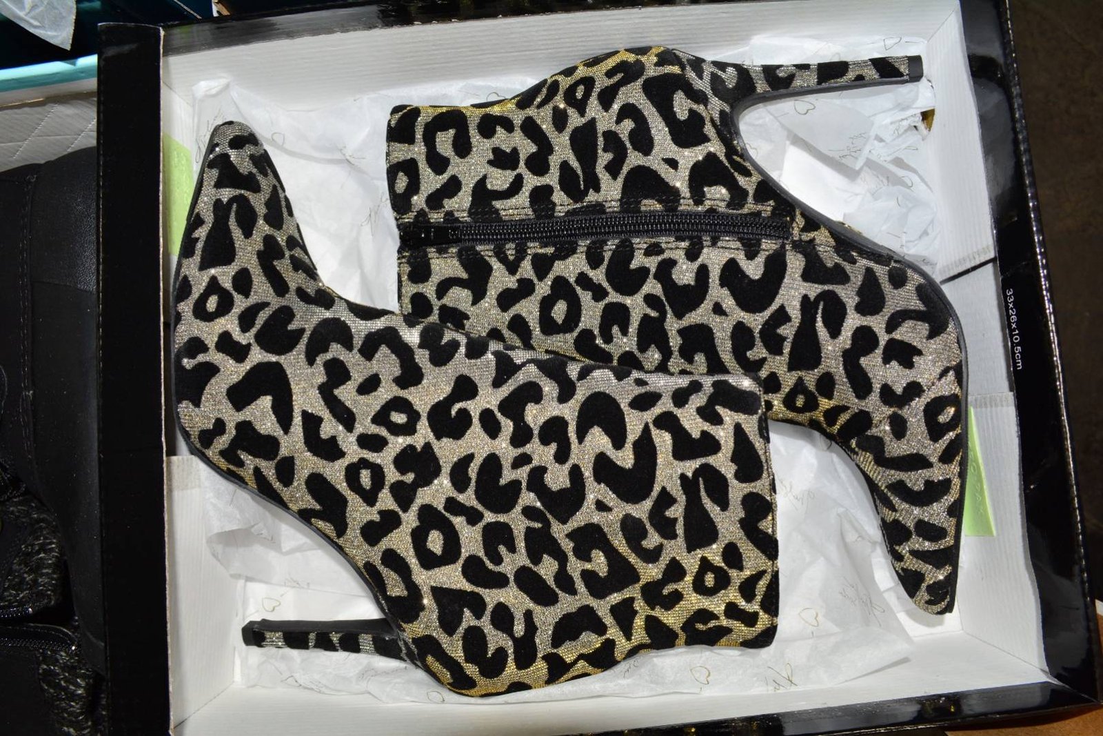 Assorted Shelf Pull Fall/Winter Womens Shoes - Image 3