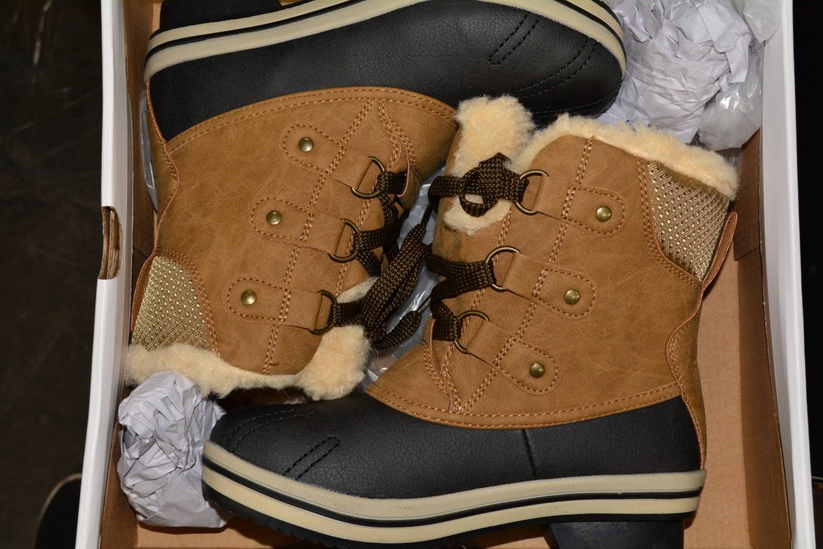 Assorted Shelf Pull Fall/Winter Womens Shoes - Image 4